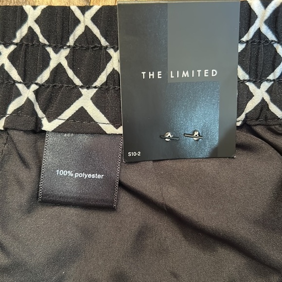 The Limited Easy Short Black White Size 2 - Picture 7 of 9